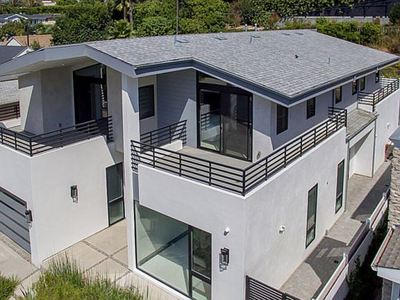 2nd image of 2122 Castle Heights Ave