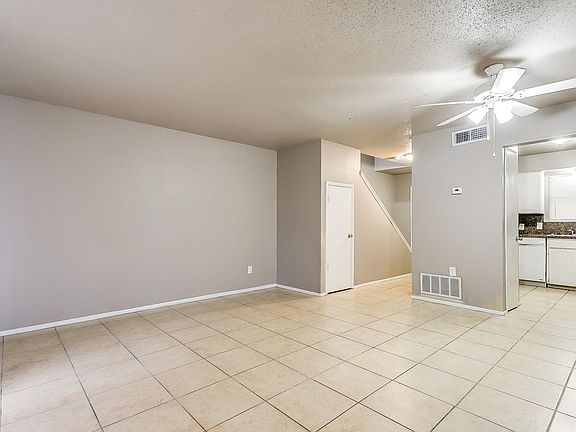 5th image of 105 SE Gardens Blvd