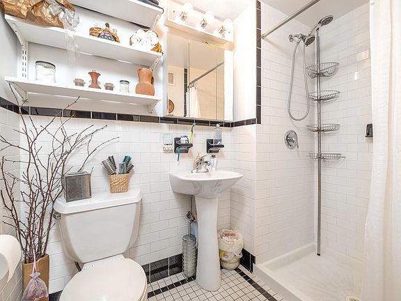 4th image of 1825 Madison Ave APT 4L