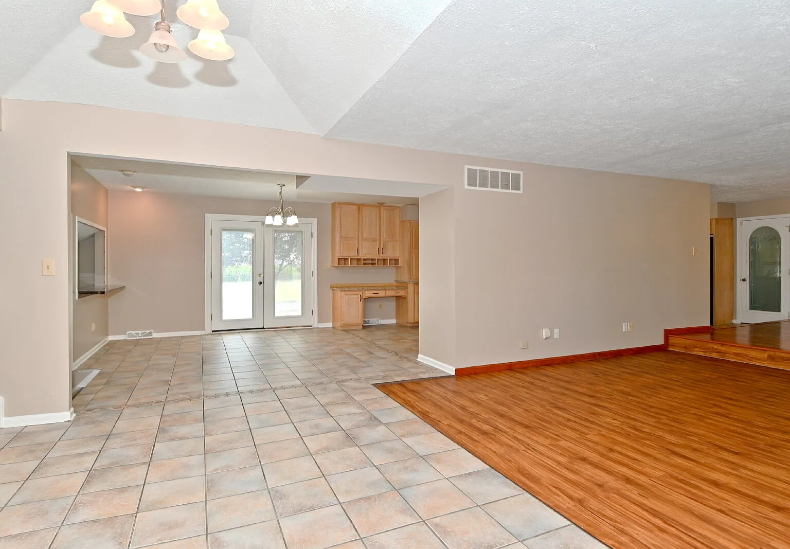 3 bed, 4.0 bath, 3804 sqft, $4,000 — Photo 4