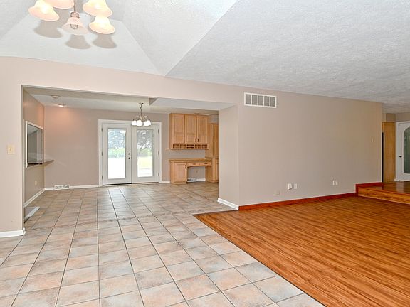 4th image of 4947 N Graham Rd