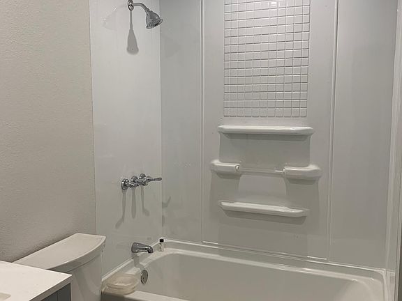 3rd image of 834 London St