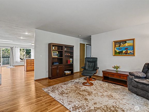 5th image of 2442 Crestridge Drive NW