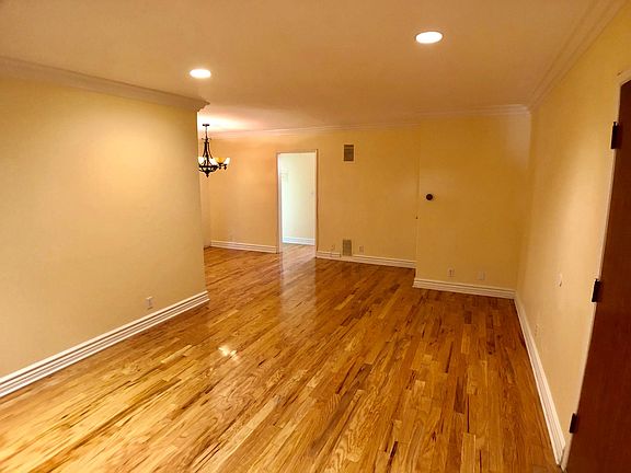 4th image of 8130 Norton Ave