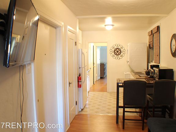 4th image of 8722 W Pico Blvd