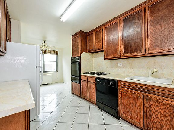 3rd image of 7025 Yellowstone Blvd APT 7N