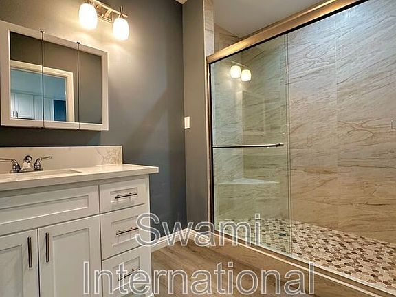 3rd image of 1716-1718 1/2 W 49th St #1718-2/3