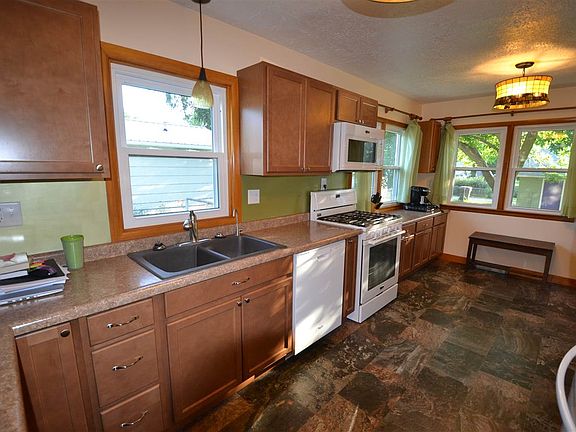 5th image of 923 Grant St
