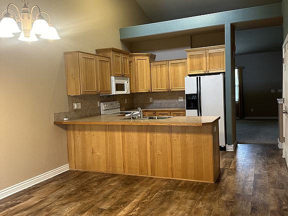 4th image of 3610 Porto Fino Ave