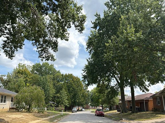 4th image of 126 Edgemont Dr