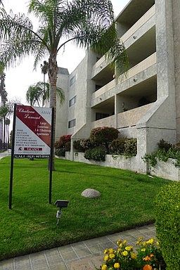 1st image of 13131 Moorpark St APT 410