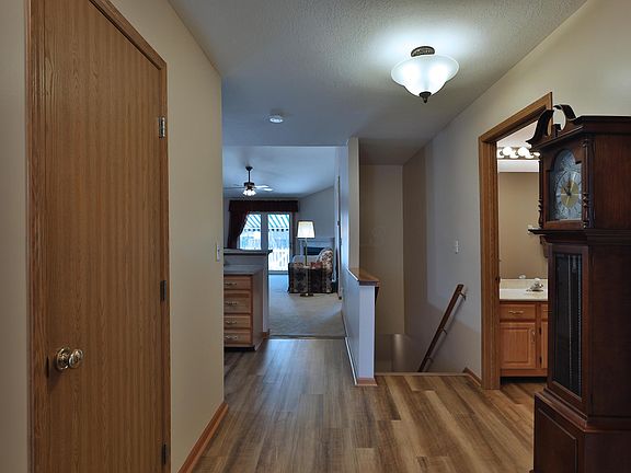 4th image of 1047 Oak Bay Dr