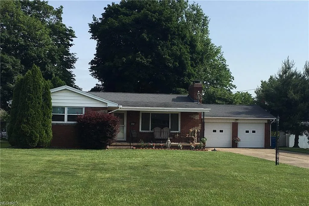 223 Overlook Blvd photo 1