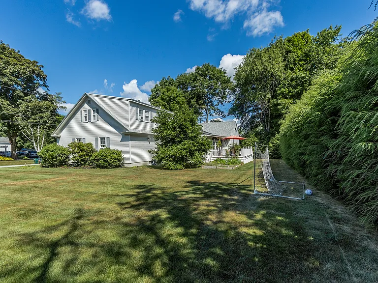 8 Roberts St — Photo 17