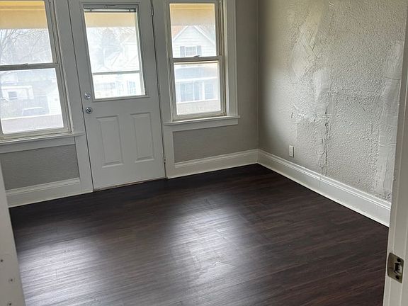 2nd image of 914 42nd St