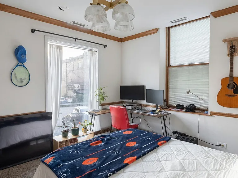 1123 W Eddy St #2 — Photo 8