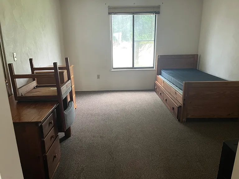 90 N Park Pl #C4 — Photo 3