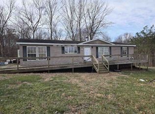 140 Bishop Ln, Burns, TN 37029