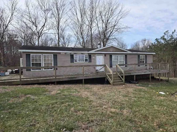 140 Bishop Ln, Burns, TN 37029