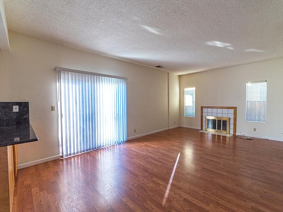 5th image of 4602 Amiens Ave