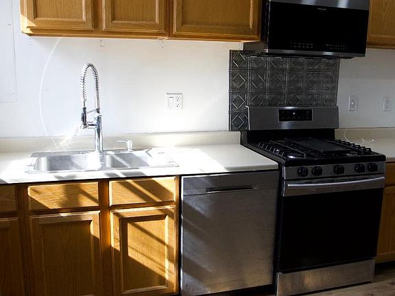 4th image of 650 E St SE