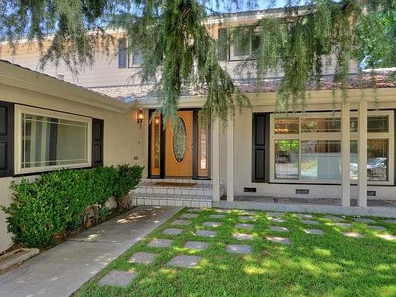 3rd image of 3559 Walton Way