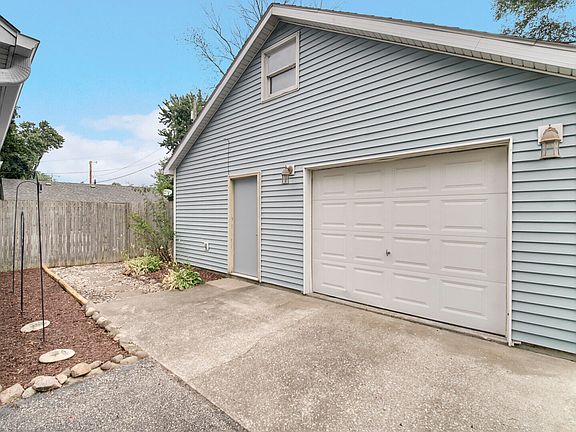 4th image of 419 S 9th St