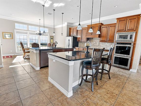 5th image of 150 Austen Dr