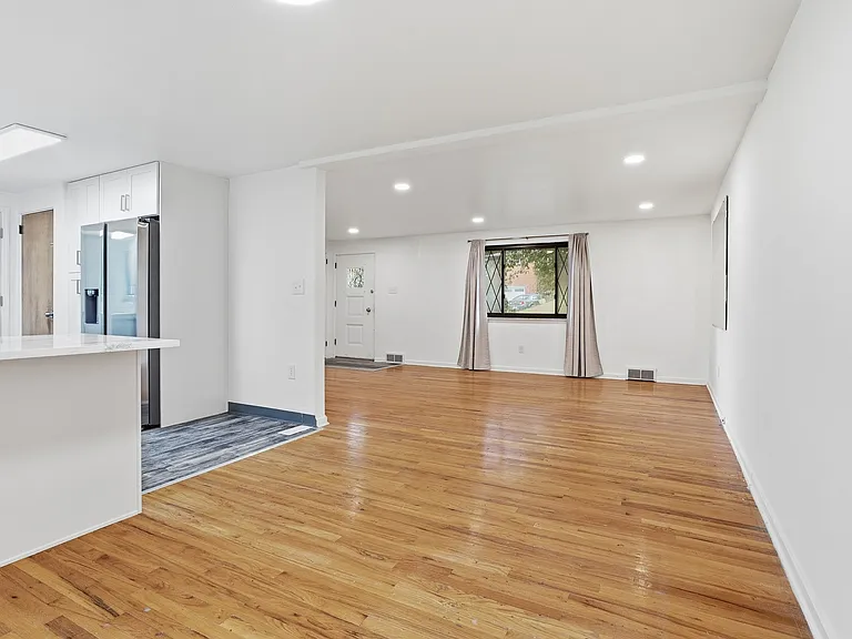 7895 Mark Dr — Photo 7