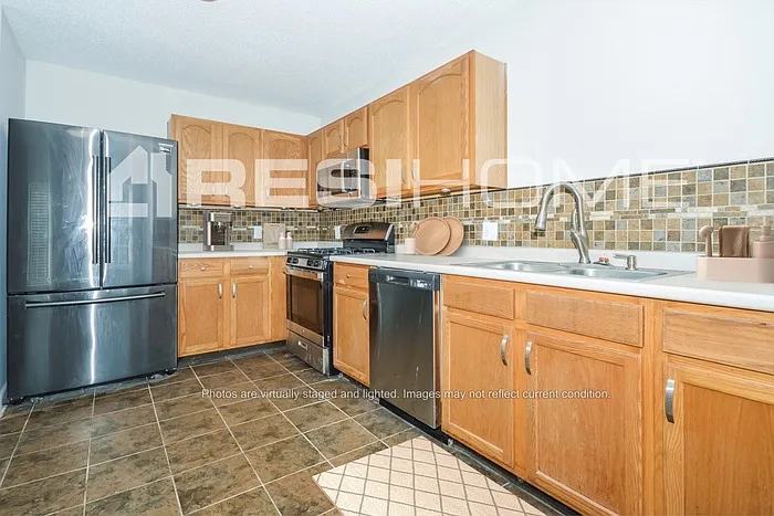 3 bed, 2.5 bath, 1868 sqft, $1,775 — Photo 2