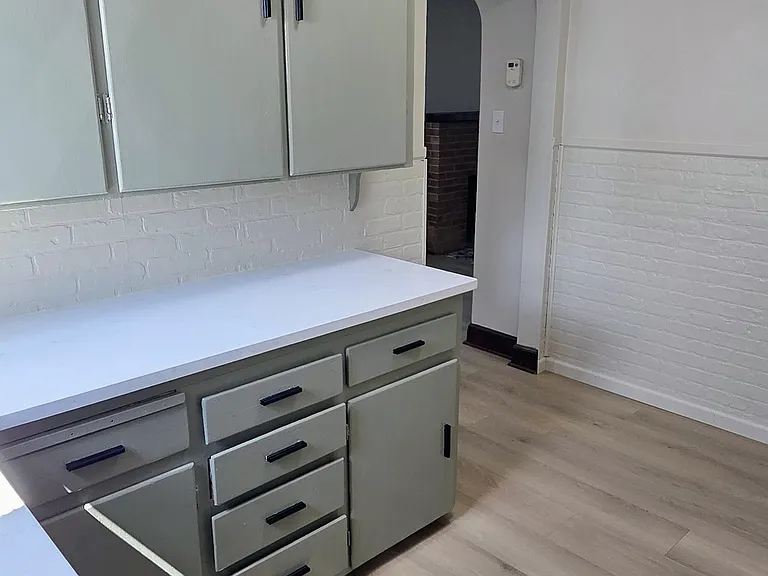 1107 S Waco Ave — Photo 5