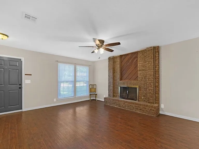 1108 W Fredericksburg St — Photo 7