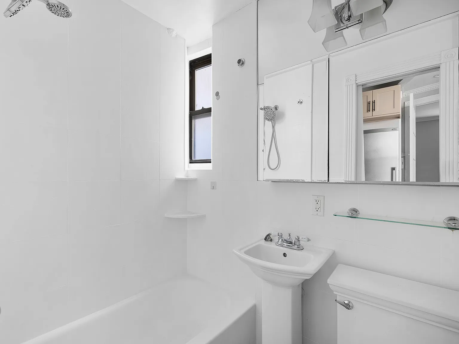 326 East 35th Street — Photo 2