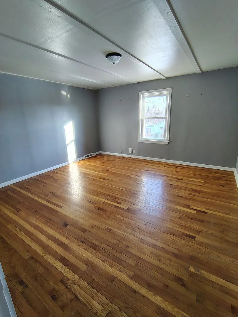 2703 Tremper — Photo 3