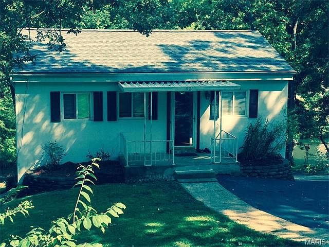 1st image of 92 N Lake Dr