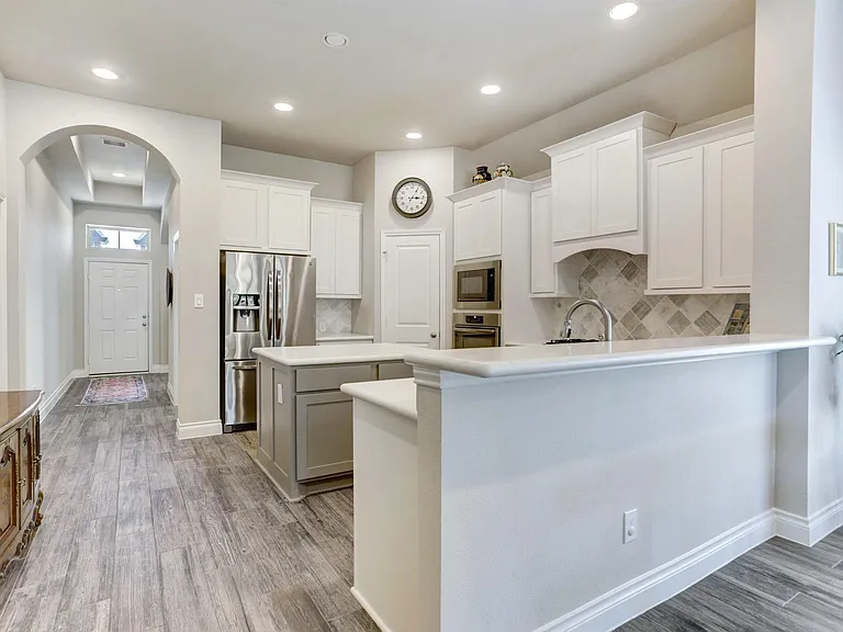 8126 Silverspot Ln — Photo 7