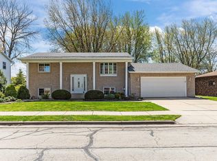 707 Pierce Ave, Little Chute, WI 54140