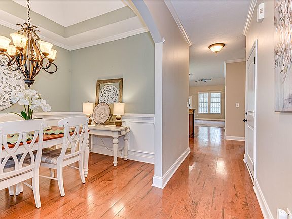 5th image of 919 Pennington Way