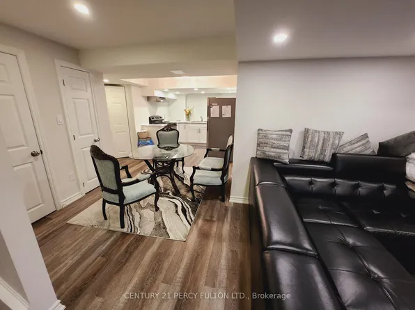 141 Rizal Ave, Markham, ON L6B 0E7