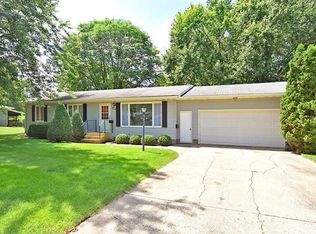 816 Valley View Rd, Faribault, MN 55021