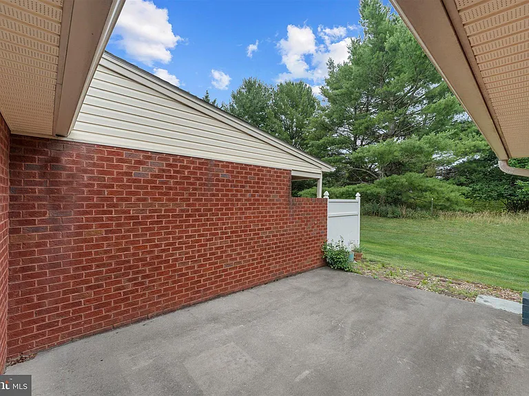164 Chantilly Ct — Photo 26
