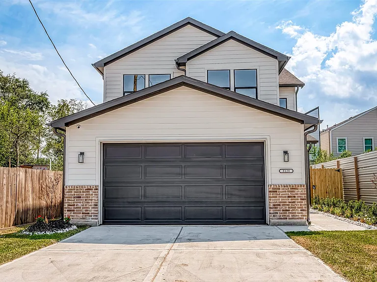 8128 Chateau St — Photo 5