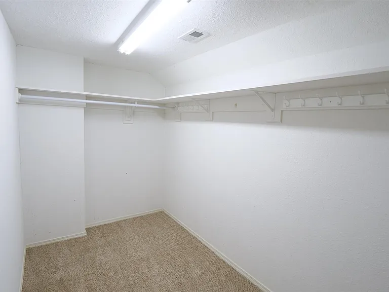 22719 Sierra Lake Ct — Photo 36