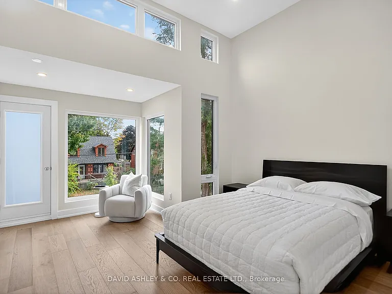 612 W Tweedsmuir Ave #MAIN — Photo 13