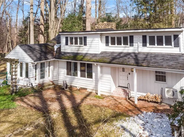 1280 Old Cord Ln, Gates Mills, OH 44040