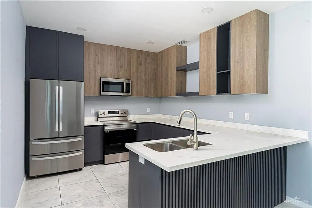 3 bed, 2.5 bath, 1661 sqft, $2,000 — Photo 3