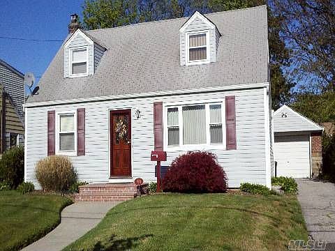 1st image of 931 Uniondale Ave