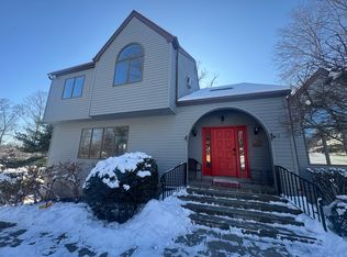 28 Lakeview Dr #2, Yorktown Heights, NY 10598