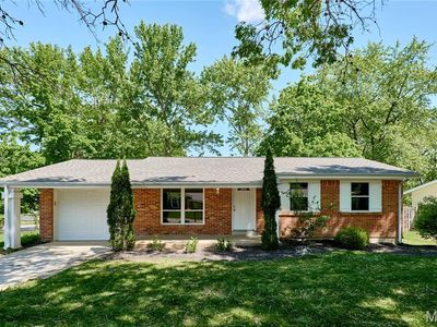 697 Woodrun Ct, Ballwin, MO, 63021