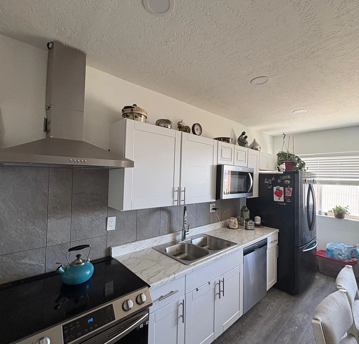 3 bed, 989 sqft, $2,300 — Photo 2